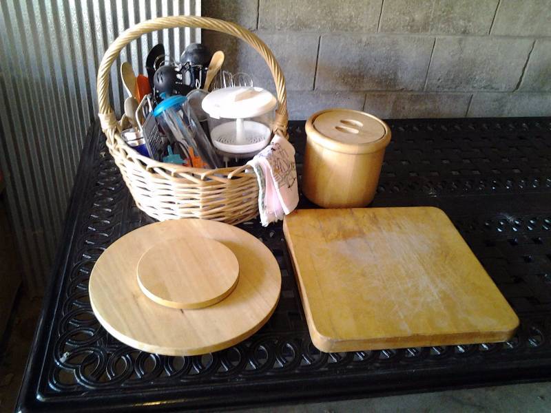 lot 16 image: Butcher Block Wood Cutting Board, Lazy Susan, Ice Bucket, Large Basket Of Utensils