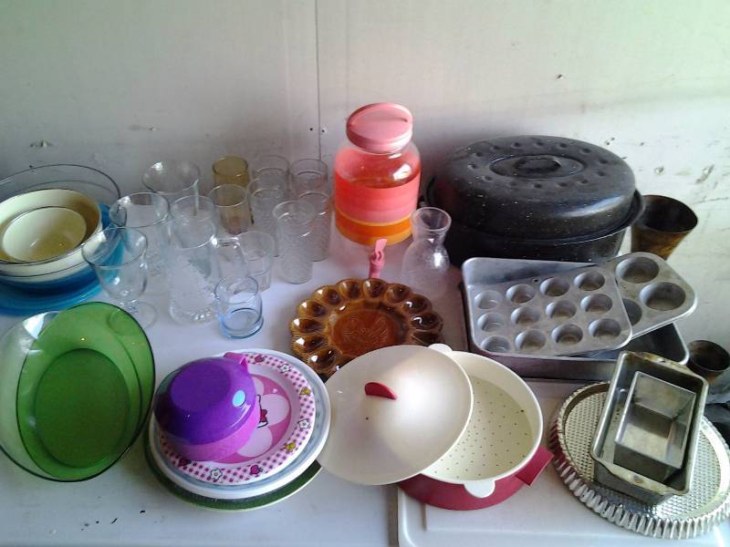 lot 19 image: Roaster, Bake Ware, Steamer, Bowls, Glasses