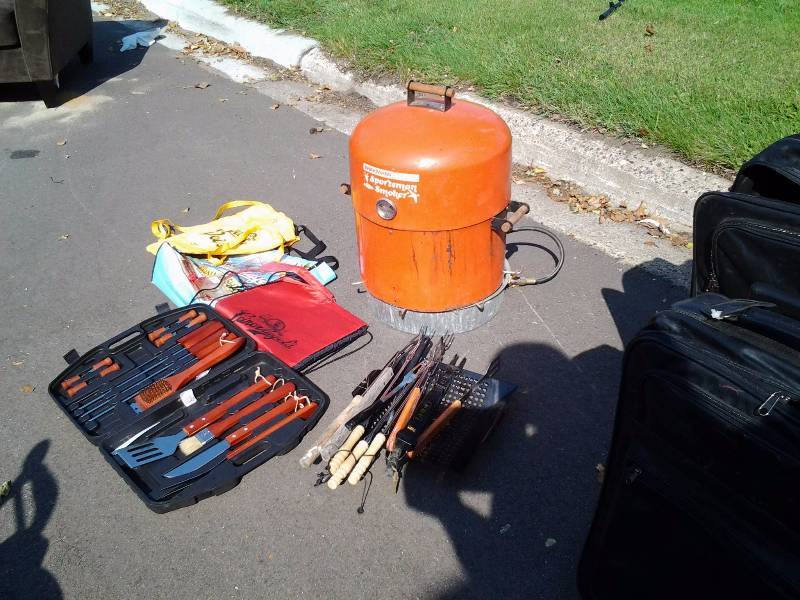 lot 29 image: Brinkmann Sportsman Smoker & Assorted BBQ Tools