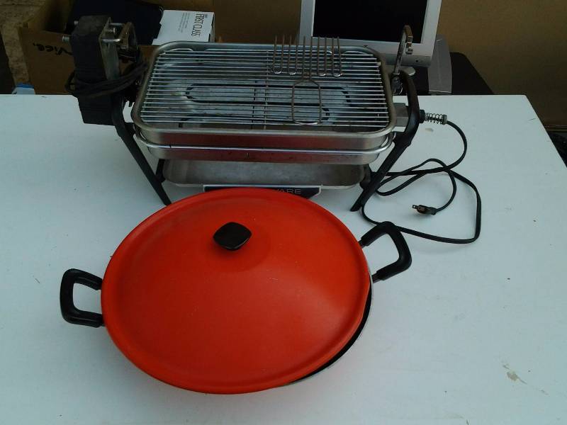 lot 42 image: Farberware Electric Grill, Wok