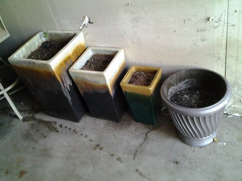 lot 43 image: 3-Glazed Pots (Heavy With Dirt-26, 20, 16), 1-Foam Pot With Dirt
