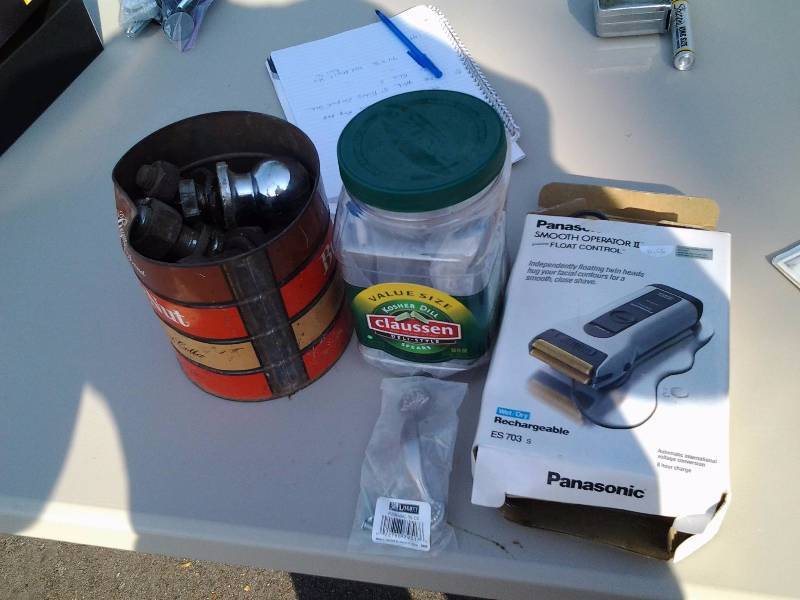 lot 54 image: Trailer Hitch Balls, Door Pull, Electric Razor