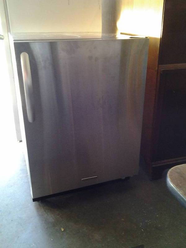 lot 3 image: Kitchen Aid Stainless Steel Refrigerator -  Works