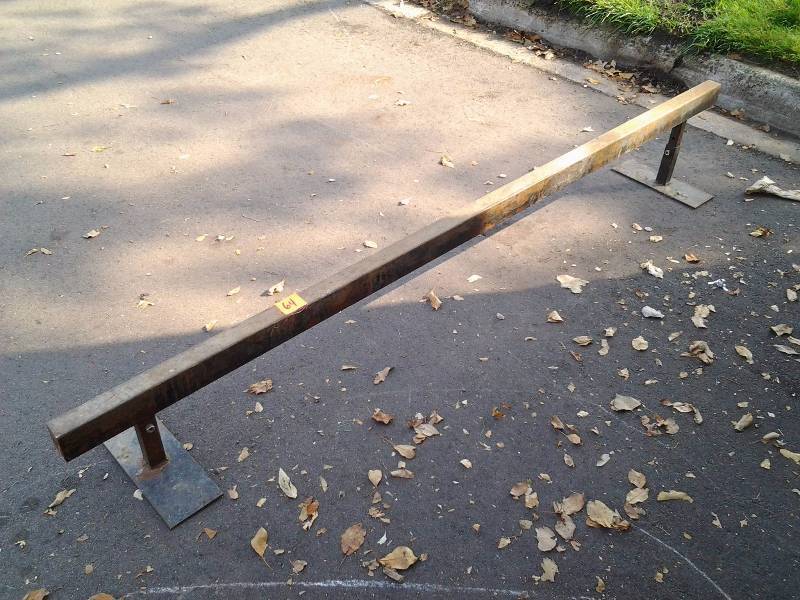 lot 64 image: Skateboard Grinding Rail 6 Feet Iron