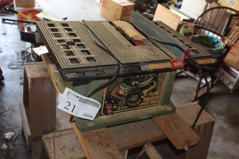 lot 21 image: Delta 10in. Bench Saw