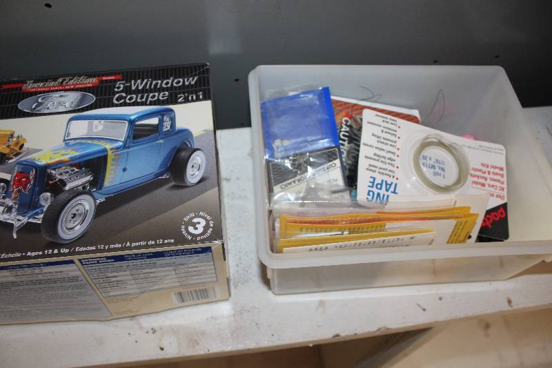 lot 29 image: Revell 125 Scale Plastic Model Kit 1932 Ford 5-Window Coupe, 1-Bin Modeling EquipmentSupplies