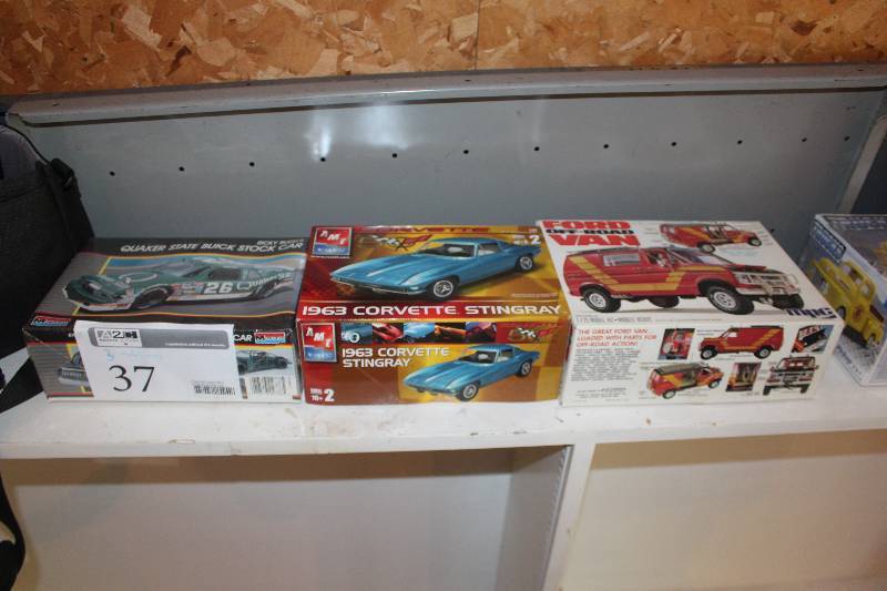 lot 37 image: Lot of (3) 125 Scale Plastic Model Kits Includes Monogram Ricky Rudds Quaker State Buick Stock car, AMT 1963 Corvette Stingray, Ford Off-Road Van