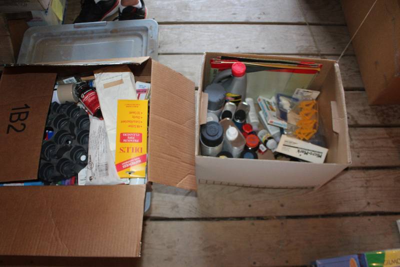 lot 64 image: Modeling Paint, Glues, Supplies