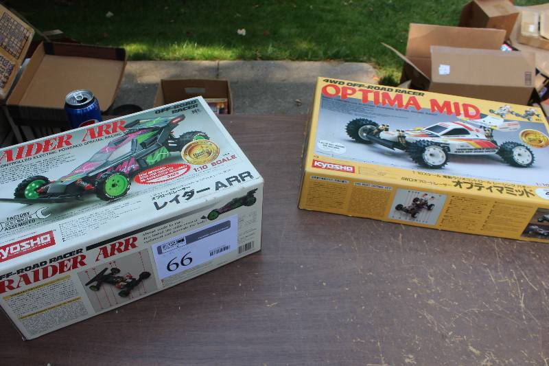 lot 66 image: Lot of (2) Kyosho Radio Control Cars Includes Raider Arr, Optima Mid