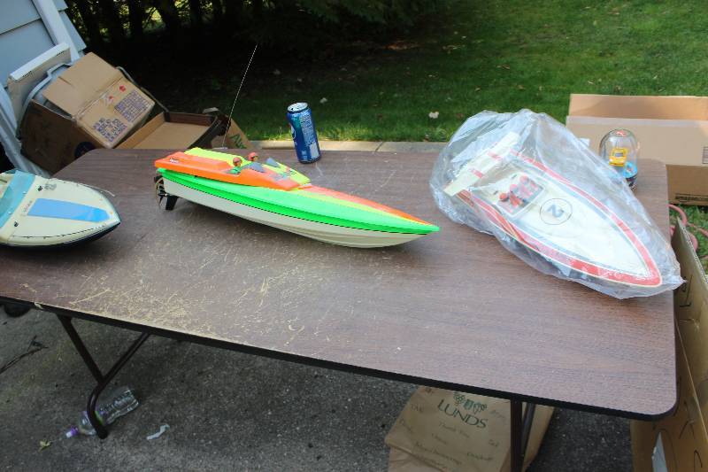 lot 79 image: Radio Control Boats, Equipment, Parts