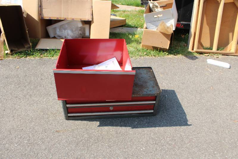 lot 84 image: Craftsman 2-Drawer Tool Box, Drawer