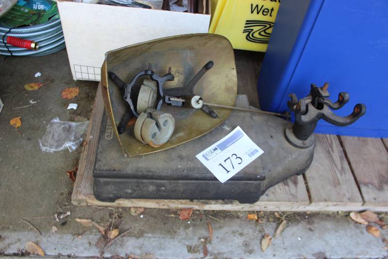 lot 173 image: Vintage Floor Scale