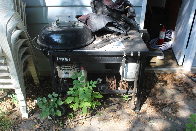 lot 172 image: Weber Propane Grill w Grill Table, Cover, Tools