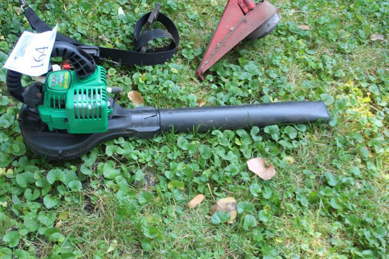 lot 164 image: Weed Eater Featherlite FL 1500 Gasoline Leaf Blower