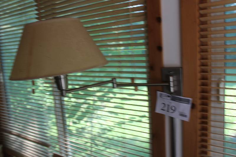 lot 219 image: Wall Mount Reading Lamp