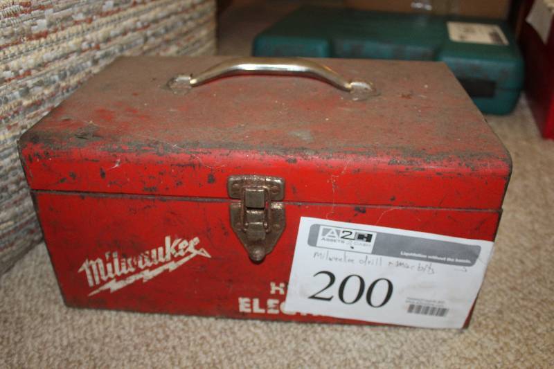 lot 200 image: Milwaukee Tools Magnum Holeshooter, Drill Bits, Case