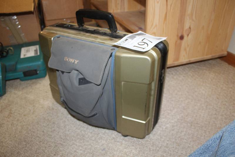 lot 197 image: Sony Video 8 AF Camera w Accessories