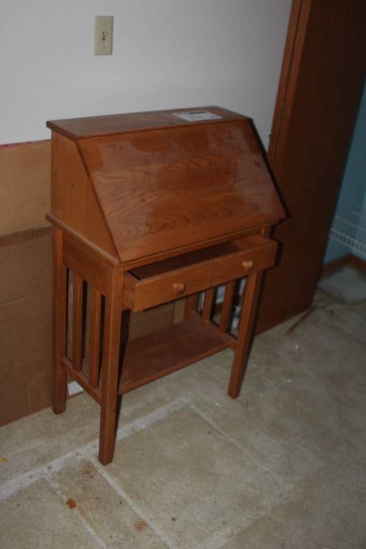 lot 251 image: Letter Desk