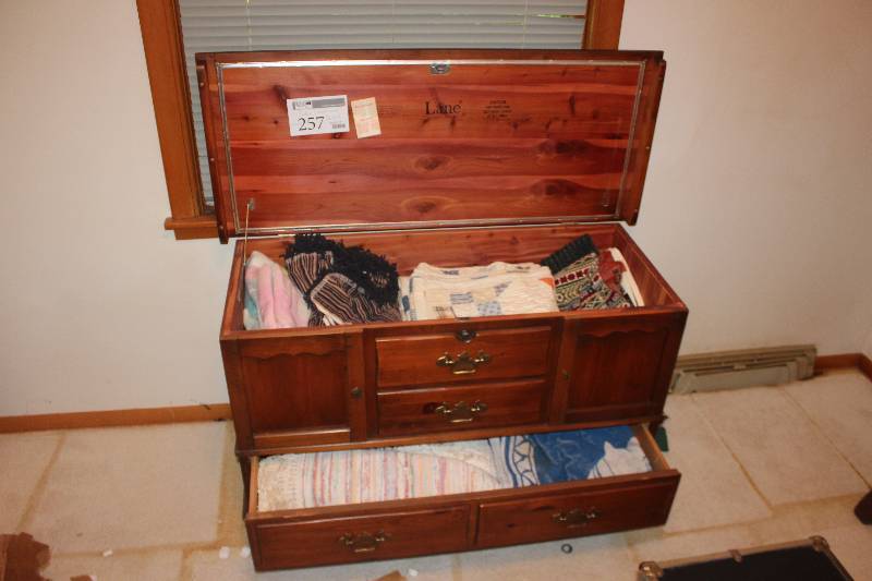lot 257 image: Cedar Chest