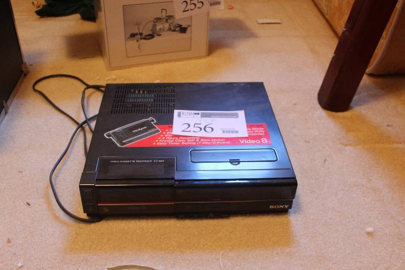 lot 256 image: Video 8 VCR Player