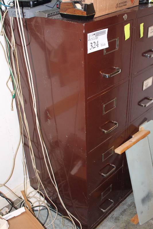 lot 324 image: 4-Drawer Locking Metal File Cabinet