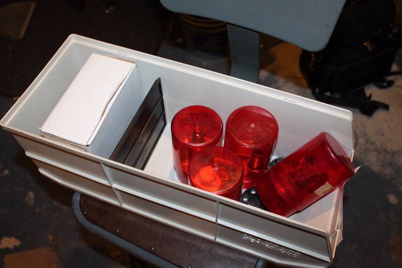lot 313 image: Bin Lot of Various Gun Reloading Equipment