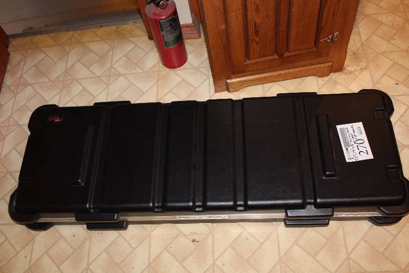 lot 270 image: SKB Sports 4-Gun Rolling Hard Case