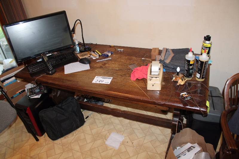 lot 249 image: Table