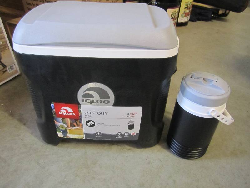 lot 1 image: Igloo 30 Quart Contour Cooler with ...