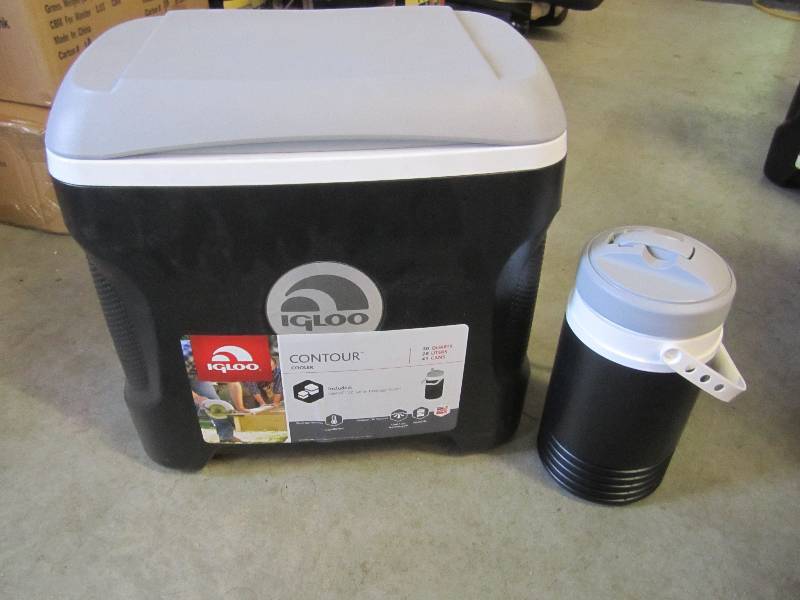 lot 2 image: Igloo 30 Quart Contour Cooler with ...
