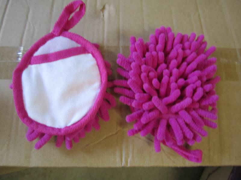 lot 34 image: Case of 200 Frizzy Finger Dusters P...