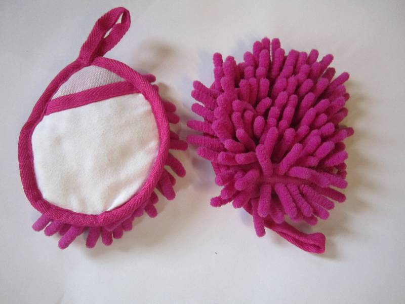 lot 36 image: Case of 200 Frizzy Finger Dusters P...