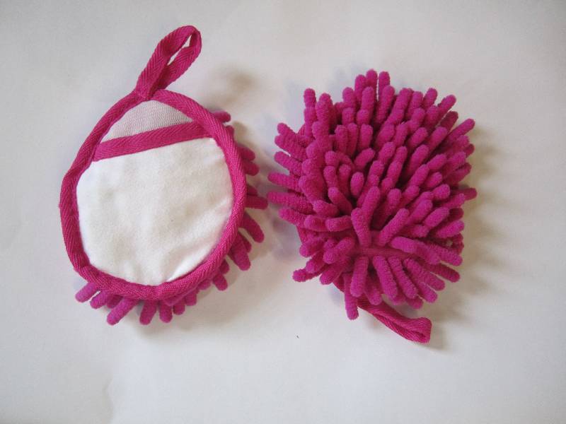 lot 38 image: Case of 200 Frizzy Finger Dusters P...