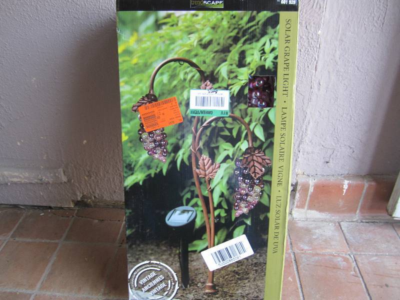lot 39 image: Trendscape Solar Twin Head Grape Li...