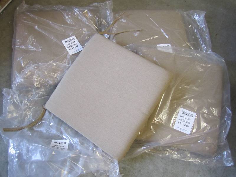 lot 42 image: Set of 4 - 2H x 18 Square Heather ...