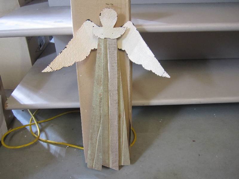 lot 73 image: Lot of 11 Wood and Metal Wall Hangi...