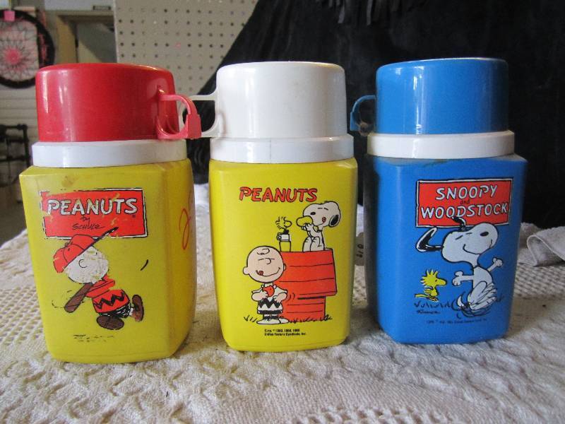 lot 91 image: Lot of 3 Thermoses Peanuts Snoopy a...
