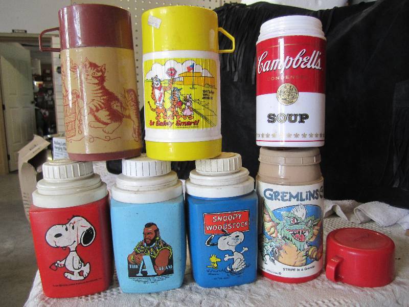 lot 92 image: Lot of Thermoses 2 are complete. Th...