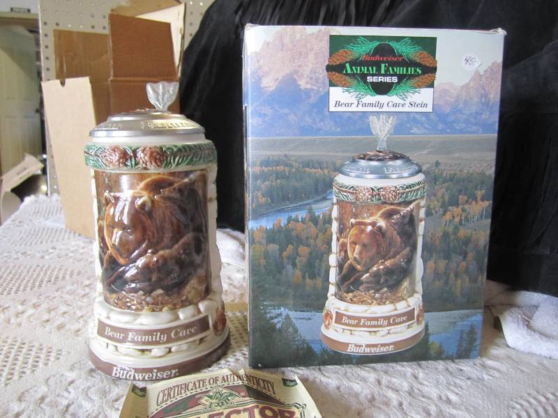 lot 106 image: Bear Family Cave Stein Animal Famil...