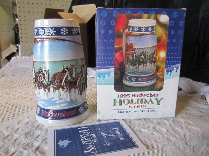 lot 115 image: Budweiser Holiday Stein Lighting th...