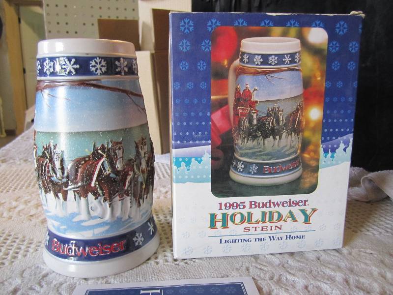 lot 116 image: Budweiser Holiday Stein Lighting th...