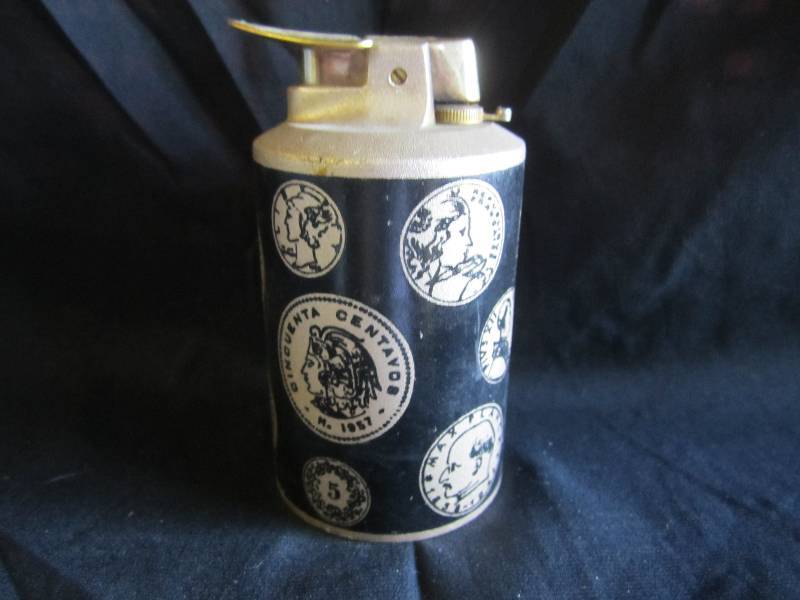 lot 128 image: Vintage Ronson Table Top Lighter...