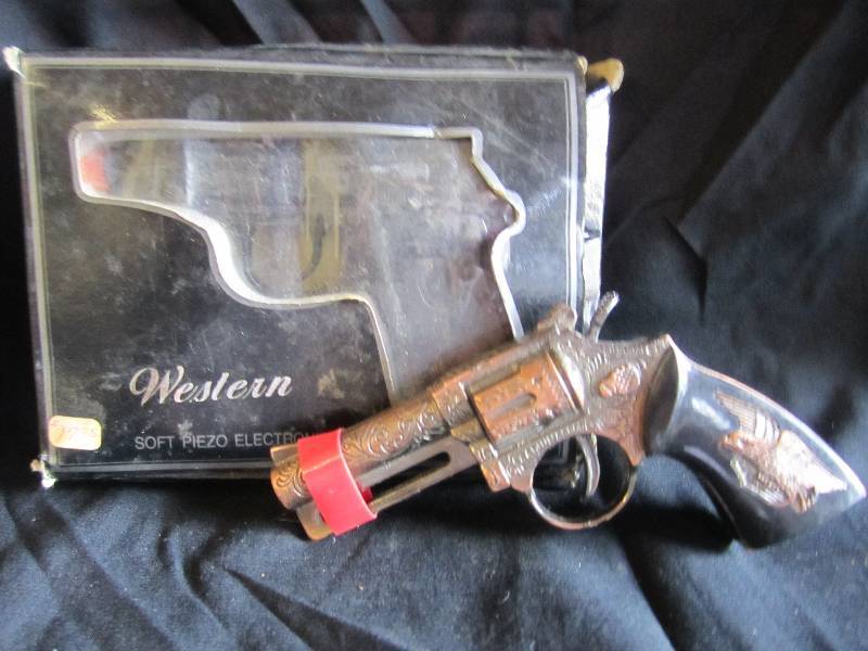 lot 131 image: Lot of 2 Gun Lighters...