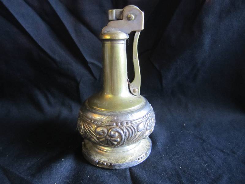 lot 133 image: Vintage Table Top Lighter Made in J...