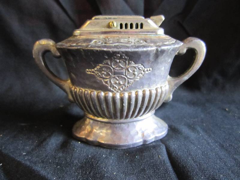 lot 134 image: Vintage Table Top Lighter Made in O...