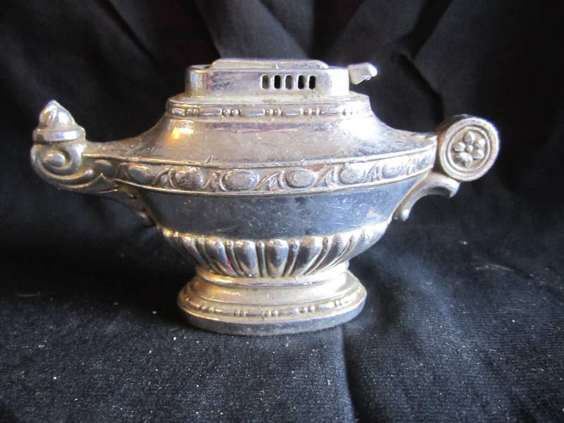 lot 136 image: Vintage Table Top Lighter Made in O...