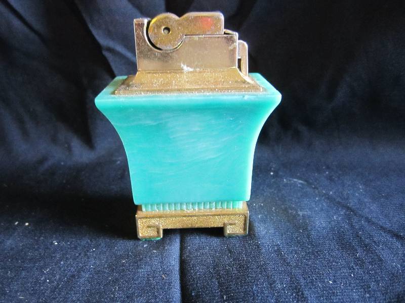 lot 138 image: Vintage A.S.R. Corp. Table Top Ligh...