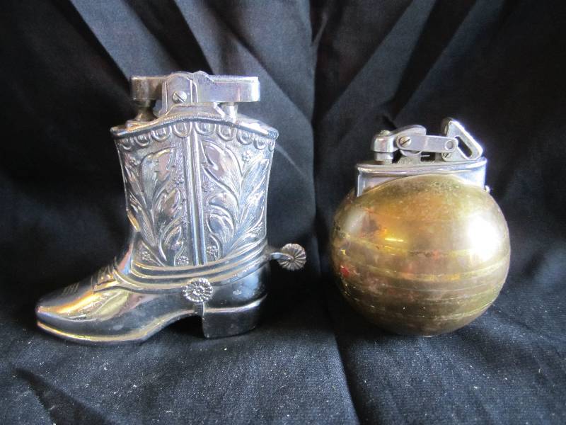 lot 139 image: 2 Vintage Table Top Lighters Not se...