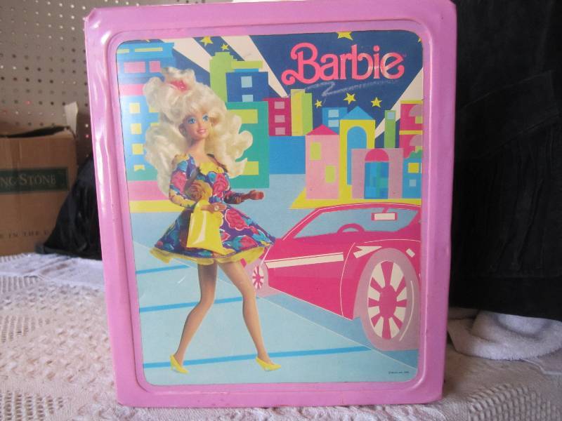 lot 158 image: Vintage Barbie CaseCloset 5.5 x 1...