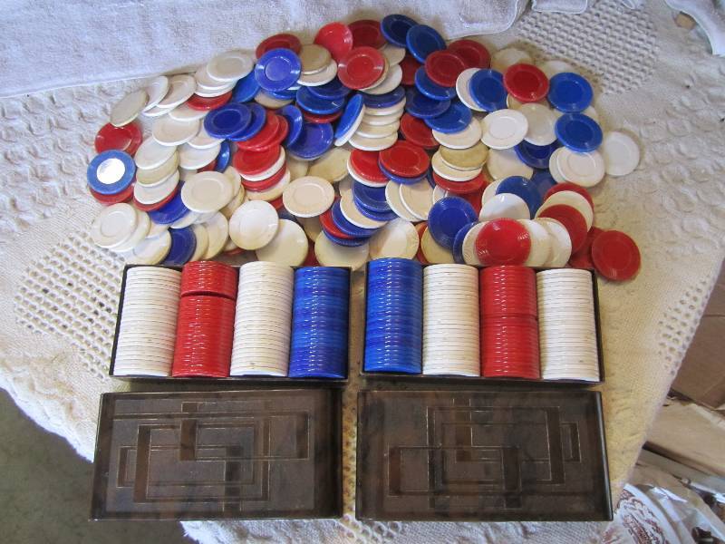 lot 160 image: Large Lot of Poker Chips ...